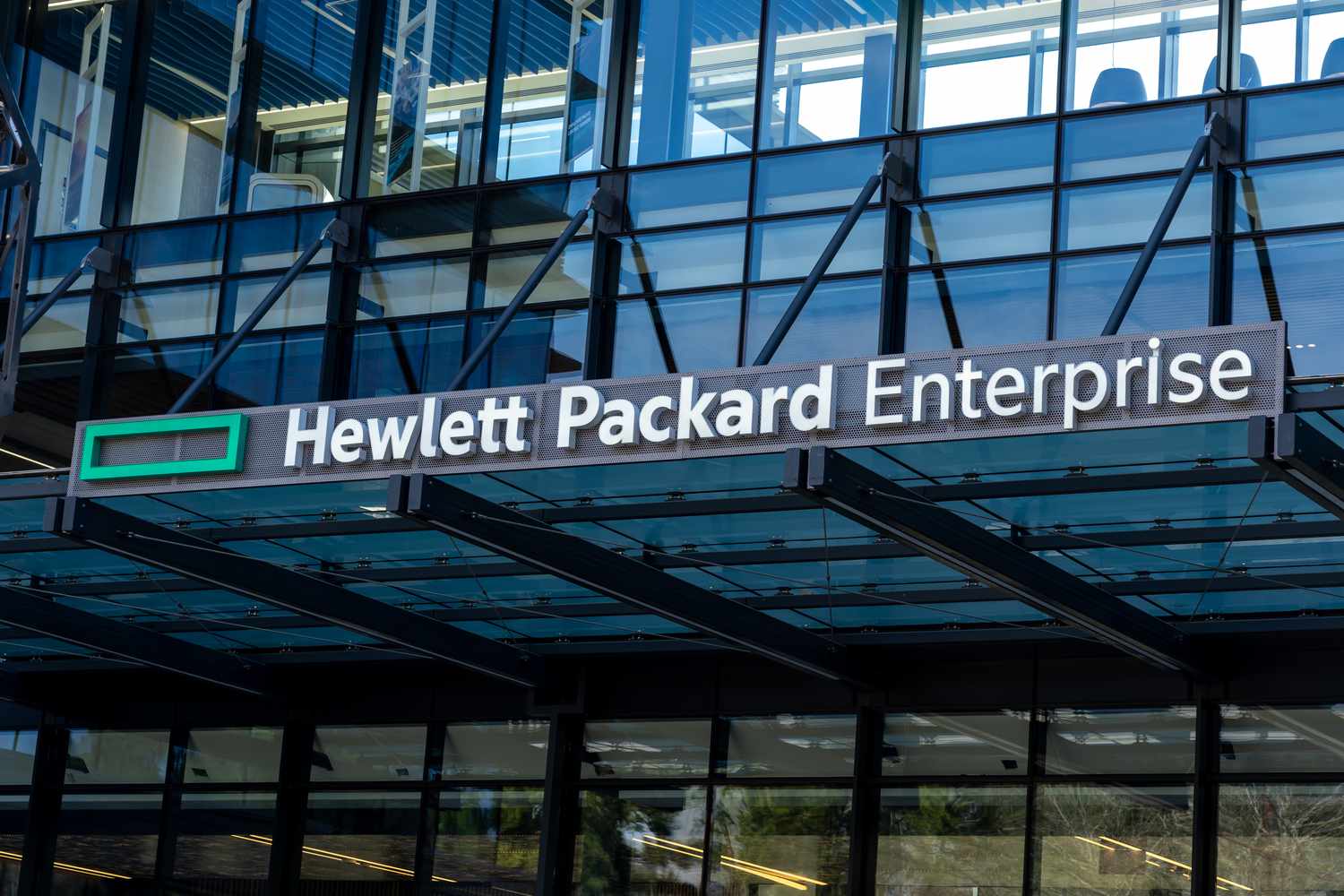 Hewlett Packard Enterprise на пути к стратегической сделке: Приобретение Juniper Networks за $13 млрд